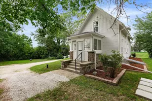 N4W22625 Bluemound Rd, Pewaukee, WI 53186 - Photo 7