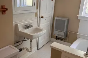 W58N421 Hilbert Ave, Cedarburg, WI 53012 - Photo 11
