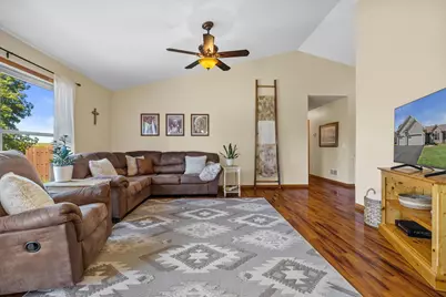 521  Tomahawk Dr, Twin Lakes, WI 53181 - Photo 9