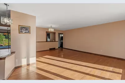 8840  Greenhill Ln, Greendale, WI 53129 - Photo 5