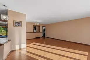 8840 Greenhill Ln, Greendale, WI 53129 - Photo 5