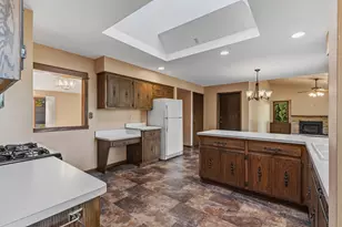 8840 Greenhill Ln, Greendale, WI 53129 - Photo 9