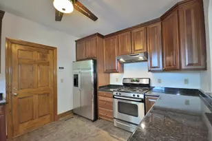 203 W Lloyd St, Milwaukee, WI 53212 - Photo 9