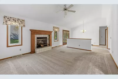 100  Deer Ridge Dr, West Bend, WI 53095 - Photo 7