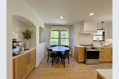 2885  Burlawn Pkwy, Brookfield, WI 53005 - Photo 11