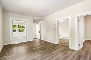 5902 W Park Hill Ave, Milwaukee, WI 53213 - Photo 9