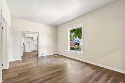 5902 W Park Hill Ave, Milwaukee, WI 53213 - Photo 7