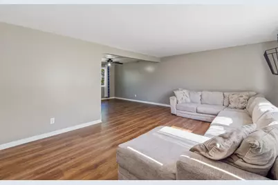 2314 W Koning Dr, Sheboygan, WI 53083 - Photo 9