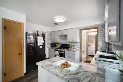 4758 S 22nd St, Milwaukee, WI 53221 - Photo 9