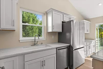 1007  Fieldridge Ct, Waukesha, WI 53188 - Photo 7