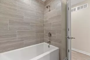 1007 Fieldridge Ct, Waukesha, WI 53188 - Photo 17