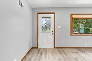 W190S7635 Circle Dr, Muskego, WI 53150 - Photo 9
