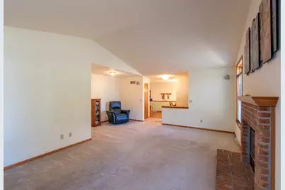2021  Wolf Rd, Waukesha, WI 53186 - Photo 5