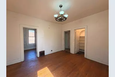 1305  Dr Martin Luther King Dr, Racine, WI 53404 - Photo 5