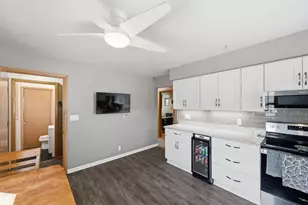 8725 W Palmetto Ave, Milwaukee, WI 53225 - Photo 9