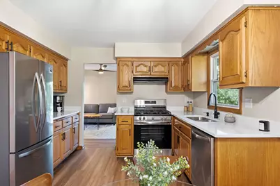 W173N7422  Joanne Dr, Menomonee Falls, WI 53051 - Photo 11