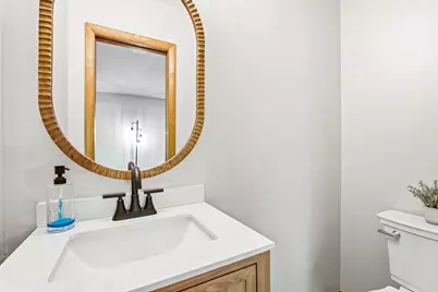 W173N7422  Joanne Dr, Menomonee Falls, WI 53051 - Photo 21