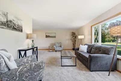 W173N7422  Joanne Dr, Menomonee Falls, WI 53051 - Photo 5