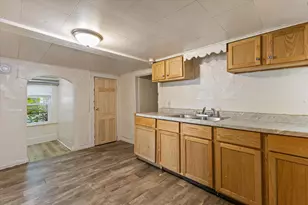 2478 S 5th Pl, Milwaukee, WI 53207 - Photo 9