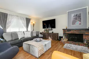 9222 N 70th St, Milwaukee, WI 53223 - Photo 5