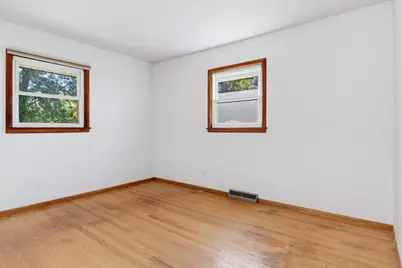 5421  Laura Ln, Greendale, WI 53129 - Photo 15