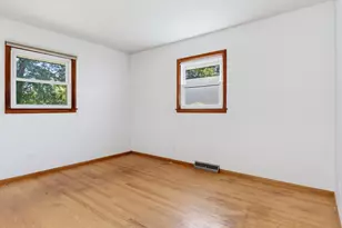 5421 Laura Ln, Greendale, WI 53129 - Photo 15