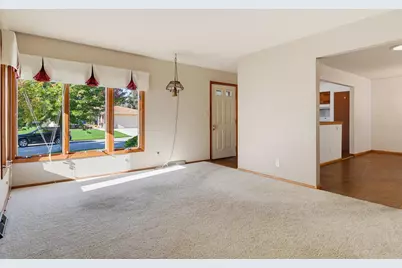 5421  Laura Ln, Greendale, WI 53129 - Photo 7