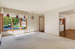 5421 Laura Ln, Greendale, WI 53129 - Photo 7