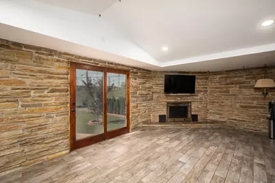 945 W Waterford Ave, Milwaukee, WI 53221 - Photo 11