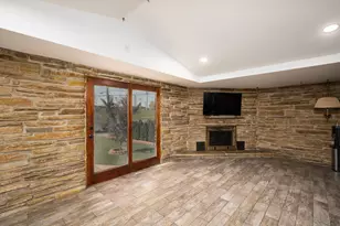 945 W Waterford Ave, Milwaukee, WI 53221 - Photo 11