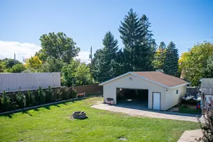 945 W Waterford Ave, Milwaukee, WI 53221 - Photo 3