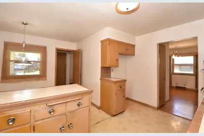 2710 S 72nd St, West Allis, WI 53219 - Photo 11