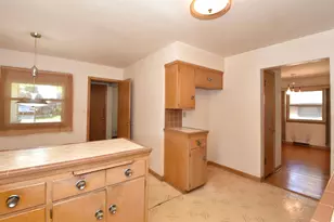 2710 S 72nd St, West Allis, WI 53219 - Photo 11