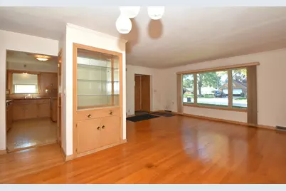 2710 S 72nd St, West Allis, WI 53219 - Photo 9