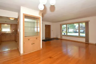 2710 S 72nd St, West Allis, WI 53219 - Photo 9