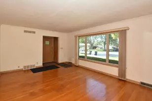 2710 S 72nd St, West Allis, WI 53219 - Photo 5