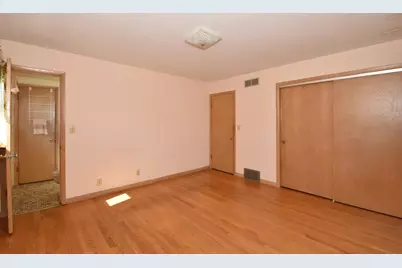 2710 S 72nd St, West Allis, WI 53219 - Photo 19