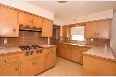 2710 S 72nd St, West Allis, WI 53219 - Photo 13