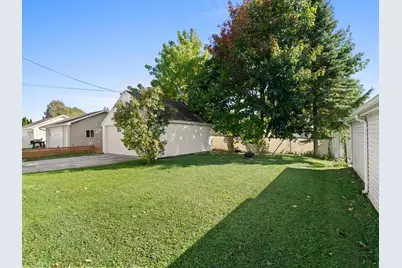 1121  Fairmont Ln #1121A, Manitowoc, WI 54220 - Photo 19