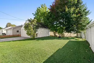 1121 Fairmont Ln, Manitowoc, WI 54220 - Photo 19