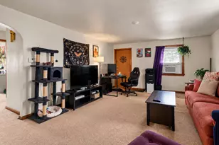 1121 Fairmont Ln, Manitowoc, WI 54220 - Photo 11