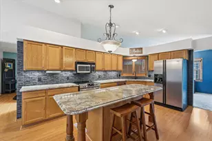 W249N5821 Swan Ct, Sussex, WI 53089 - Photo 5