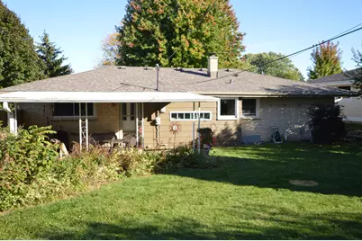 404  Willow Ln, South Milwaukee, WI 53172 - Photo 17
