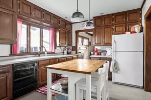 946 N 10th St, Manitowoc, WI 54220 - Photo 7