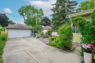 2361 N 82nd St, Wauwatosa, WI 53213 - Photo 33