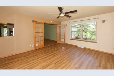6652 S Scenic Ct, Franklin, WI 53132 - Photo 11