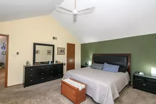 5196 Woodbridge Ln, Greenfield, WI 53221 - Photo 9