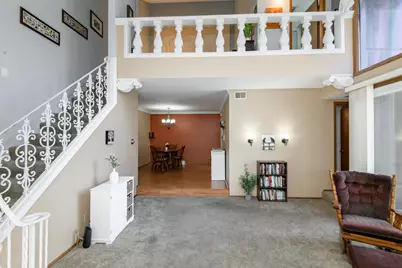 5196  Woodbridge Ln, Greenfield, WI 53221 - Photo 5