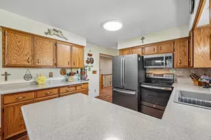 7209 Whippoorwill Ct, Racine, WI 53185 - Photo 9