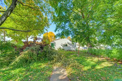 8400 W Auer Ave, Milwaukee, WI 53222 - Photo 25